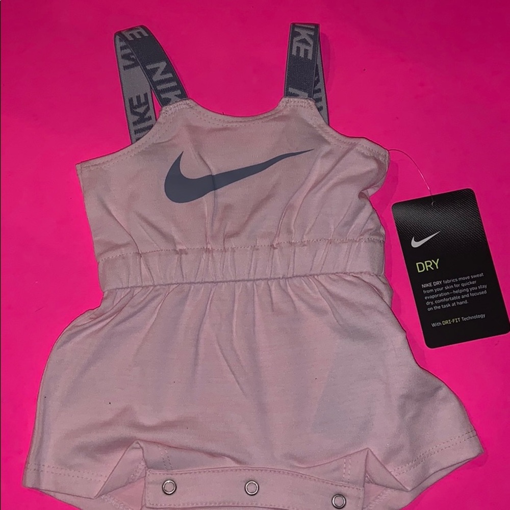 NIKE baby girls, dri-for onesie